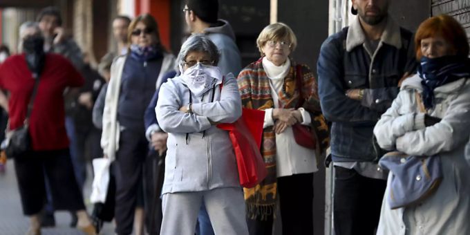 Das von einer schweren Wirtschaftskrise gebeutelte Argentinien will Staatsschulden später zurückzahlen. (Symbolbild) Das von einer schweren Wirtschaftskrise gebeutelte Argentinien will Staatsschulden später zurückzahlen. (Symbolbild)