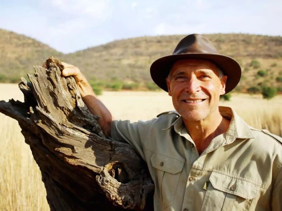 Gerhard (60) aus Südafrika ist Musiker und Viehzüchter. Er besitzt einen Farm mit 170 Hektaren Land, inmitten einer UNESCO-Weltkulturerbe. Hier haltet er um die 200 Nutztiere. Er ist seit 30 Jahren ledig und wünscht sich eine körperlich fitte Frau, die auf dem Farm helfen kann und mit ihm eine tiefe Verbindung schaffen kann.