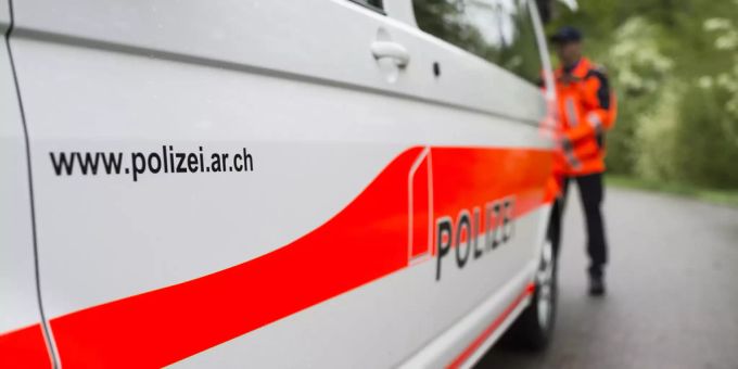 Ein Auto der Polizei Appenzell Ausserrhoden. (Symbolbild) alpstein wanderer