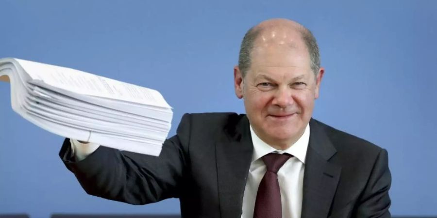 Bundesfinanzminister Olaf Scholz während der Pressekonferenz zum Hilfspaket der Bundesregierung. Foto: Michael Sohn/AP/POOL/dpa