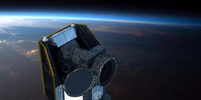 Ein wichtiger Meilenstein ist geschafft: Die Abdeckung des Weltraumteleskops Cheops wurde erfolgreich geöffnet. cheops-mission
