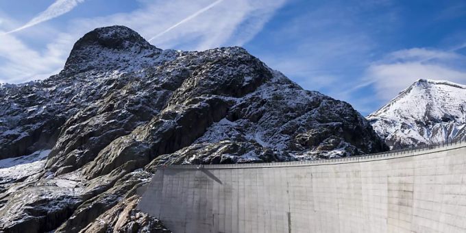 Zwei Drittel des Stroms aus Schweizer Steckdosen stammen aus der Grosswasserkraft. Sonnen- und Windenergie spielen im Strom-Liefermix immer noch eine kleine Rolle. Strom