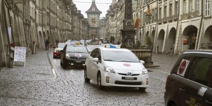 Uber ist in fast allen grossen Schweizer Städten tätig. Uber Bern Coronavirus