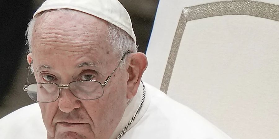 ARCHIV - Papst Franziskus musste seine geplante Reise zur COP28 wegen einer Erkrankung absagen. Foto: Andrew Medichini/AP/dpa