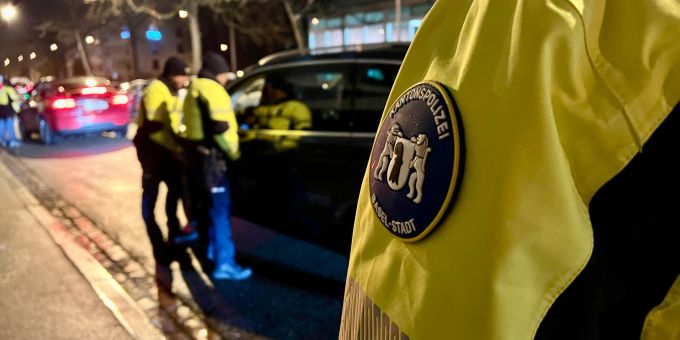 Aktion «Via»: Kantonspolizei kontrolliert zum Auftakt 320 Fahrzeuge. Verkehrskontrole Kantonspolizei Basel-Stadt