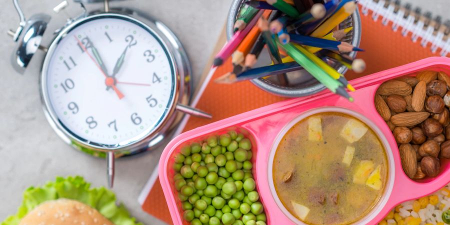 Höchstleistungen in der Schule können durch eine ausgewogene Ernährung erreicht werden.