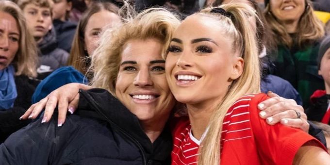 Alisha Lehmann gemeinsam mit ihrer Mutter. Alisha Lehmann