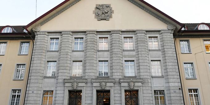 Zürcher Gericht: Der Beschuldigte hatte als Projektleiter für Bauprojekte fiktive Rechnungen freigegeben. (Symbolbild) Der Angeklagte behauptet, er könne sich nicht erinnern. Die Staatsanwaltschaft wirft ihm vor, er habe seine Ehefrau ermordet. (Symbolbild)