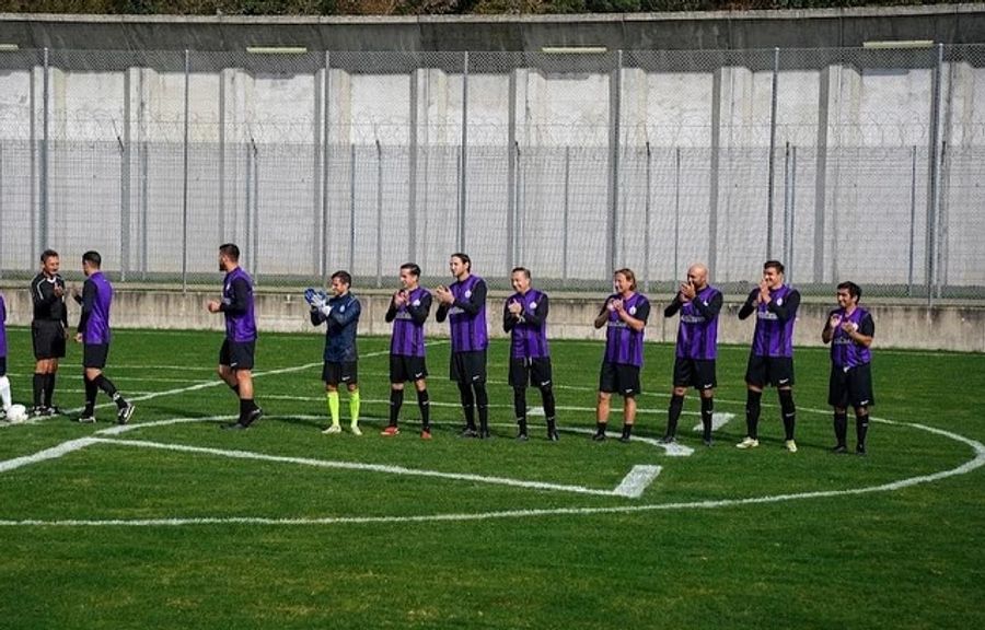 Die Delegation des FC Zürich vor dem Spiel gegen Inter Pöschwies.