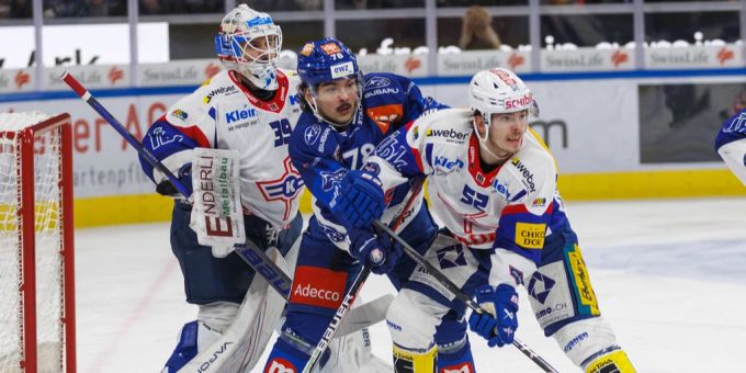 Kyen Sopa (Mitte) vom ZSC geht künftig für Ajoie auf Torejagd. ZSC