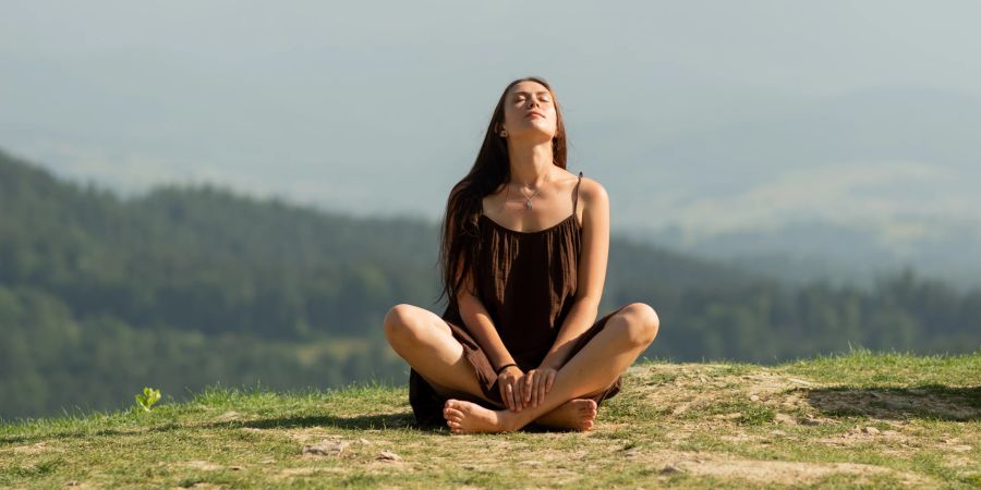 Regelmässiges Meditieren formt unsere Resilienz aus und bringt Ruhe in den Alltag.