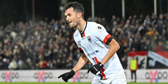 Der FC Aarau trägt ab der nächsten Saison einen neuen Hauptsponsor auf der Brust. FC Aarau Challenge League