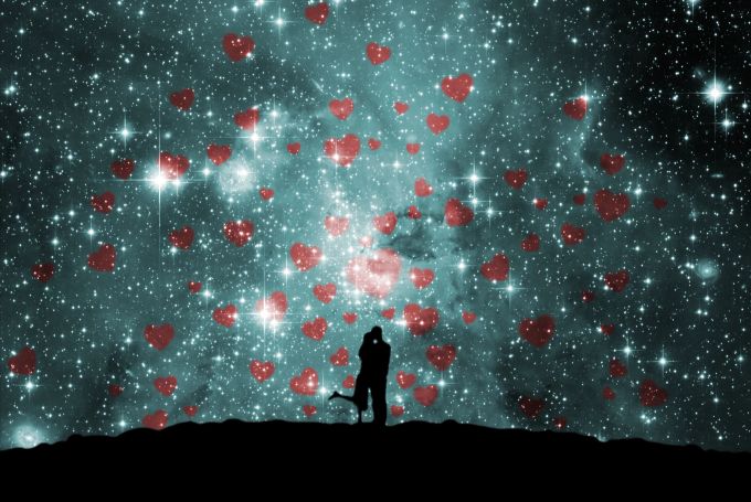 Ein Blick in die Sterne verrät: Für manches Sternzeichen wird 2024 in Liebesdingen eine Herausforderung. Astrologie, Sternzeichen, Liebe, Beziehung