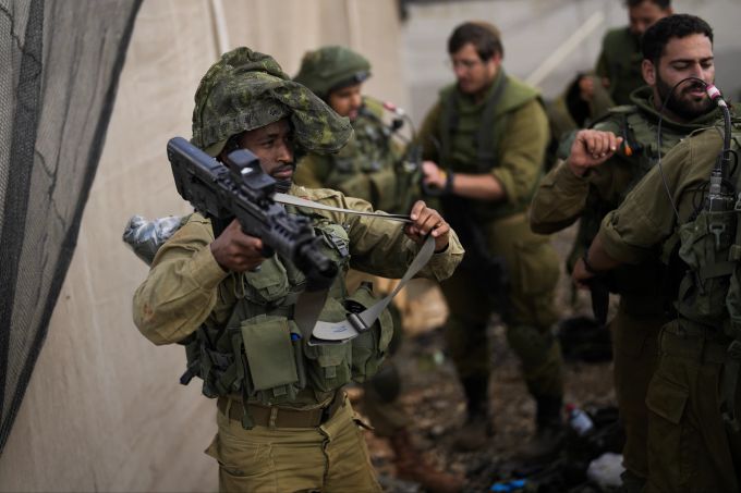 Israelische Soldaten patrouillieren entlang der Grenze zwischen Israel und Libanon. Israel Krieg