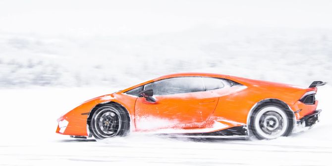 Lamborghini Schnee Drift