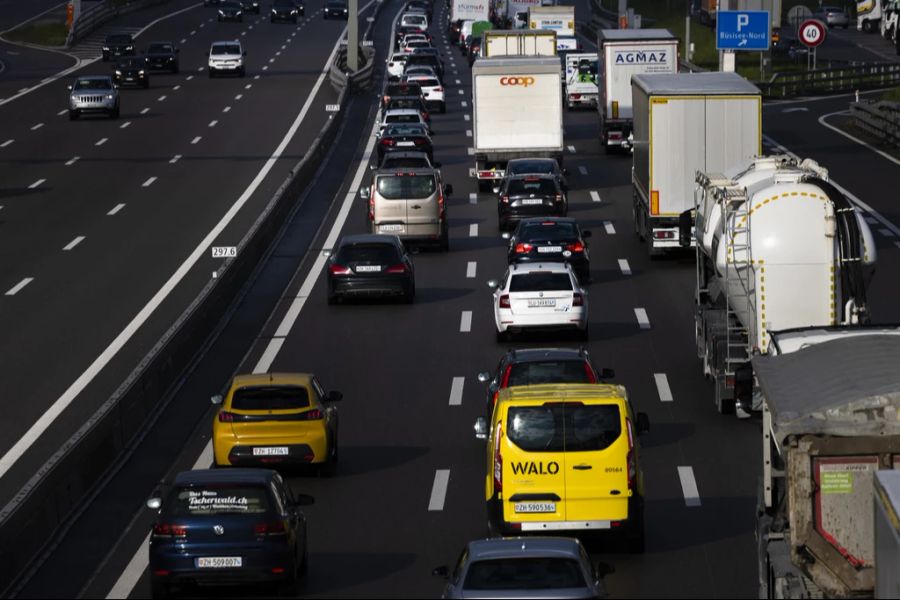 Tests des Astag zeigen, dass sich Tempo 80 ideal eignet, um bei hohem Verkehrsaufkommen den Verkehr flüssig zu halten.