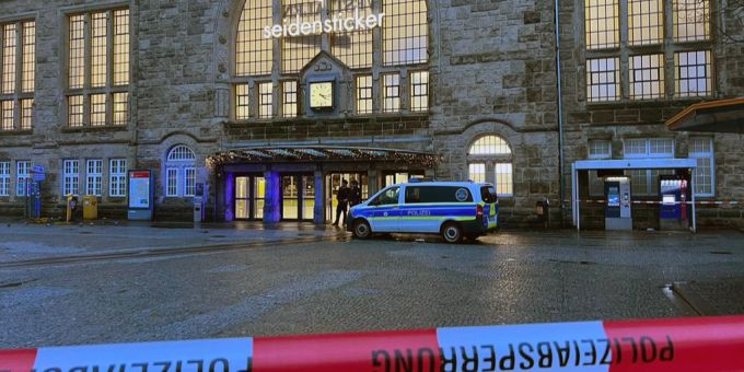 Der Bielefelder Hauptbahnhof wurde am Montagnachmittag abgesperrt. bahnhof bielefeld