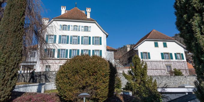 Das Wichterheergut (Mandach-Gut) in Oberhofen ist ein ehemaliges Reb- und Herbsthaus direkt am Thunersee. Das Wichterheergut (Mandach-Gut) in Oberhofen ist ein ehemaliges Reb- und Herbsthaus direkt am Thunersee.