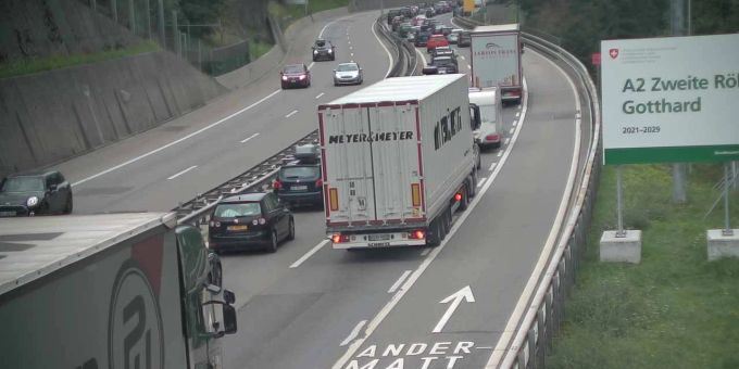 Sowohl vor dem Nord- als auch vor dem Südportal des Gotthard-Tunnels staut es derzeit. Gotthard