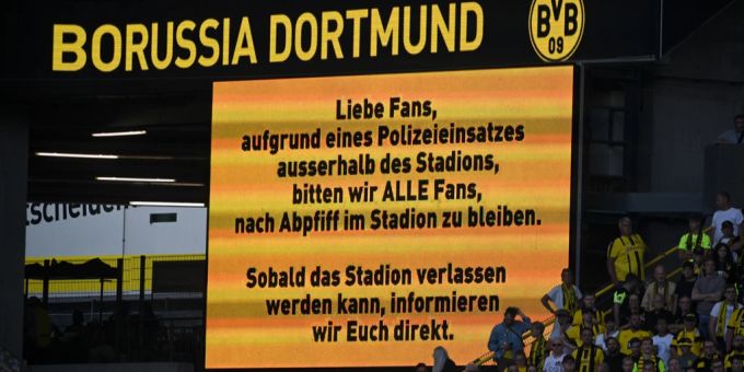 Die Zuschauer des Spiels BVB gegen Leverkusen durften am Samstagabend das Stadion nach Spielende nicht sofort verlassen. BVB Dortmund Borussia