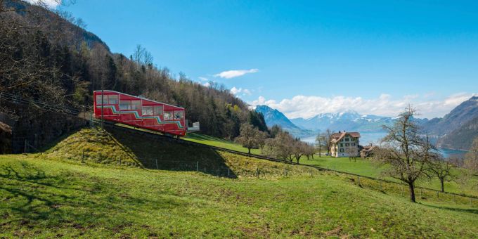 Die Treib-Seelisberg-Bahn im Kanton Uri. Die Treib-Seelisberg-Bahn im Kanton Uri.