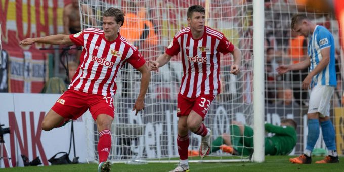 Kevin Behrens (l) sorgte mit seinem Treffer in der Verlängerung für den Unioner Sieg. Kevin Behrens (l) sorgte mit seinem Treffer in der Verlängerung für den Unioner Sieg.