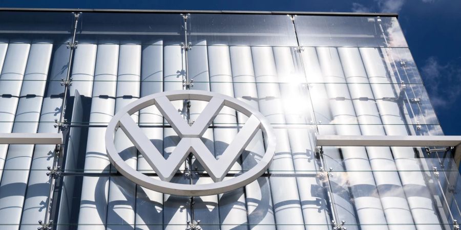 Welcher Autokonzern ist im Bereich vernetztes Auto am innovativsten? Laut dem Branchenexperten Stefan Bratzel hat Volkswagen hier die Nase vorn.