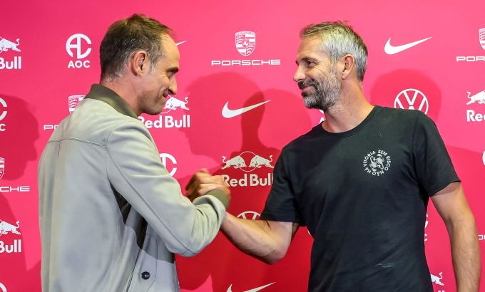 Willkommen bei RB Leipzig: Geschäftsführer Oliver Mintzlaff (l) begrüsst Marco Rose. (Jan Woitas/dpa) rb leipzig