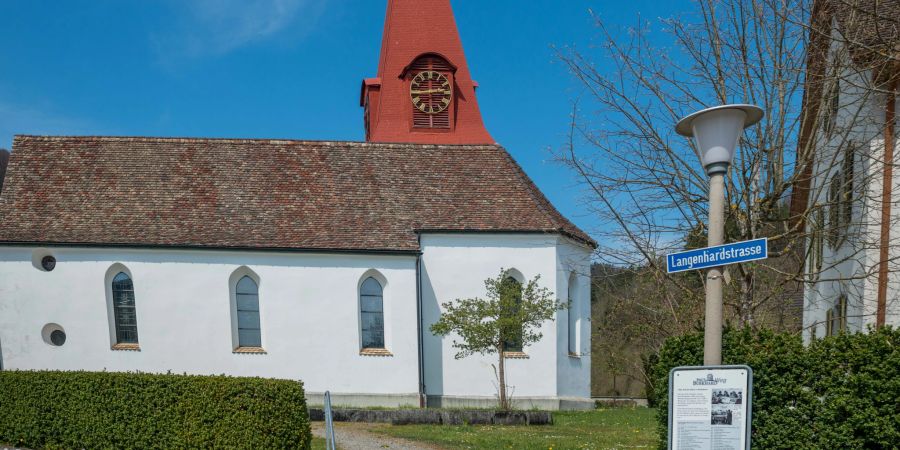 Die reformierte Kirche Zell an der Langhardstrasse in Zell ZH.