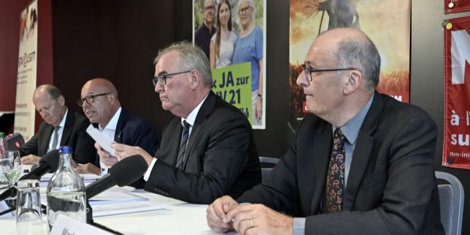 Die Präsidenten von Economiesuisse, Bauernverband, Arbeitgeberverband und Gewerbeverband treten gemeinsam zu allen Abstimmungsvorlagen auf. Economiesuisse Bauernverband Abstimmungen