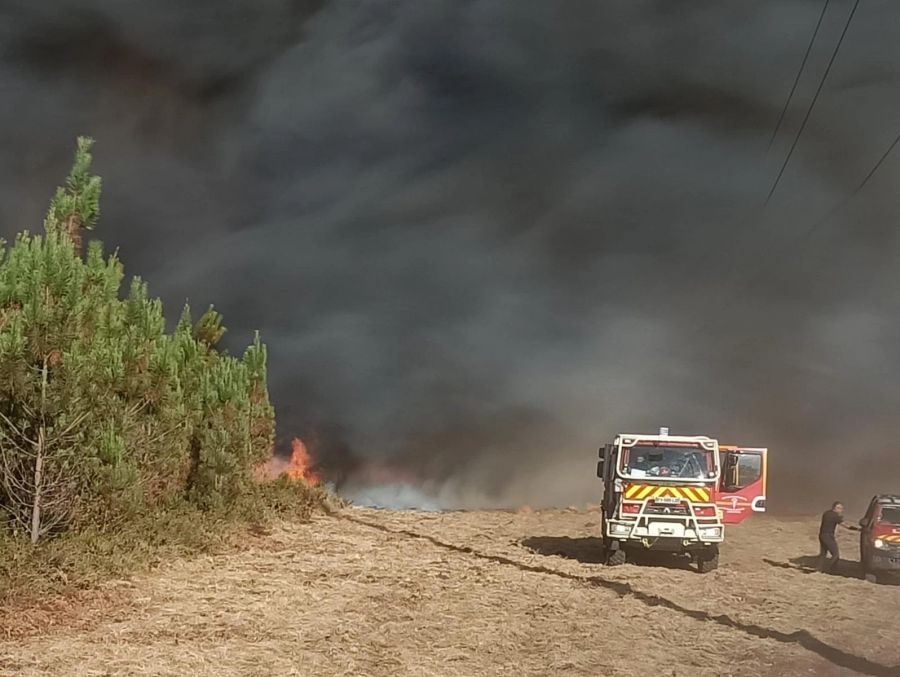 Das Feuer bei Landiras konnte zwar unter Kontrolle gebracht, aber nicht vollständig gelöscht werden.