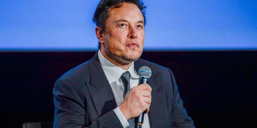 Elon Musk, Gründer von Tesla, streitet sich mit Twitter vor Gericht.