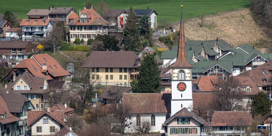 Blick auf die evangelisch-reformierte Kirche Worb.