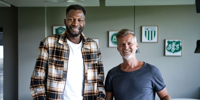 Sportchef Alain Suter (r) holt Abdoulaye Diaby zum FC St.Gallen. Diaby FC St.Gallen