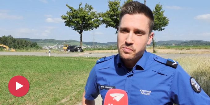 Lenker (23) verletzt - Selbstunfall auf Kantonsstrasse bei Böttstein AG
