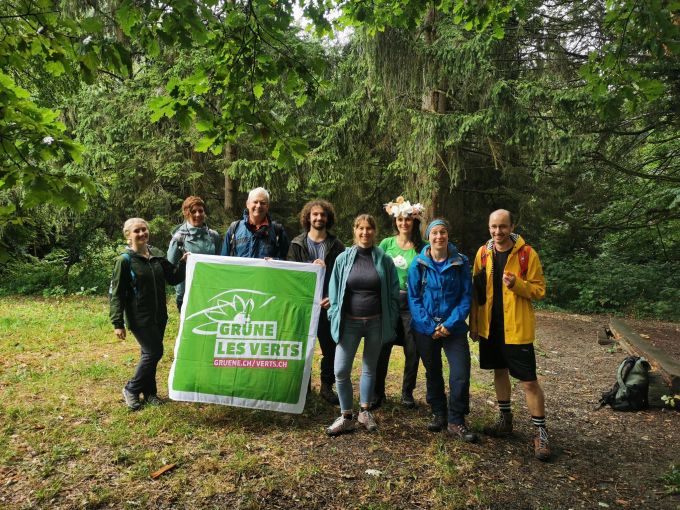 Die anwesenden National- und Ständeratskandidierenden der Grünen SO, v.l.n.r.: Marlene Fischer (Olten), Nicole Egloff (Nunningen), Felix Wettstein (Olten), Lukas Lütolf (Junge Grüne, Olten), Anna Engeler (Olten), Alexandra Horsch (Hägendorf), Laura Gantenbein (Solothurn), Christof Schauwecker (Zuchwil). grüne
