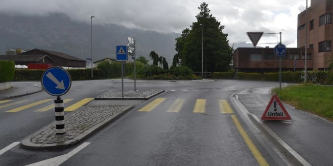 Ins Spital gebracht - E-Scooter-Fahrer (28) in Landquart GR angefahren