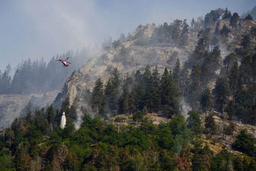 Air Zermatt stört sich daran und droht mit dem Abzug seiner Löschhelikopter.