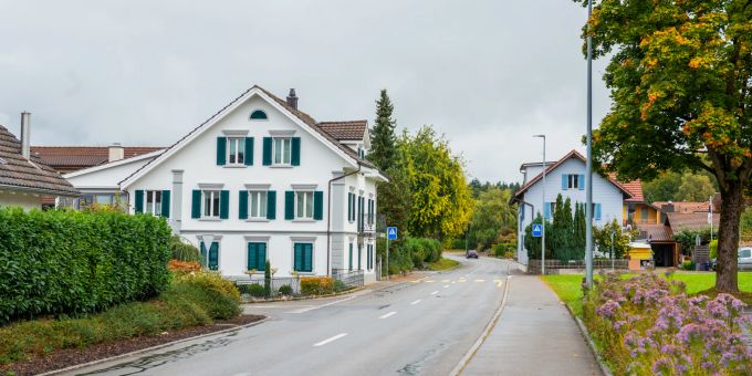 Die Bremgartenstrasse in Bünzen. Die Bremgartenstrasse in Bünzen.