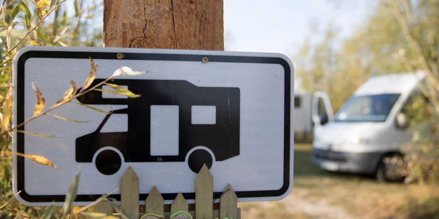Im Sommer verreisen viele Urlauber mit dem Wohnmobil. Entsprechend gefragt sind auch die Stellplätze. Ist spontanes Verreisen überhaupt noch möglich?