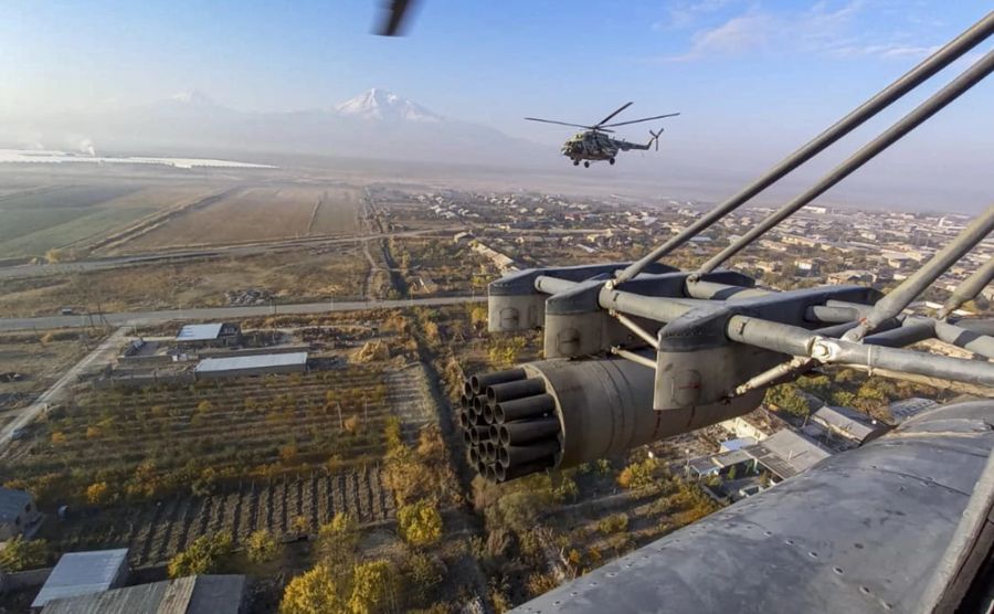 Mit dem Hubschrauber MI-8 werden im Ukraine-Krieg Raketenangriffe durchgeführt.