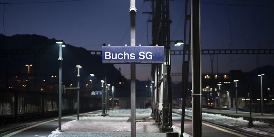 Beim Bahnhof Buchs wird ab Ende Oktober 2023 rund ein Jahr lang nachts am Doppelspurausbau gearbeitet. (Archivbild)