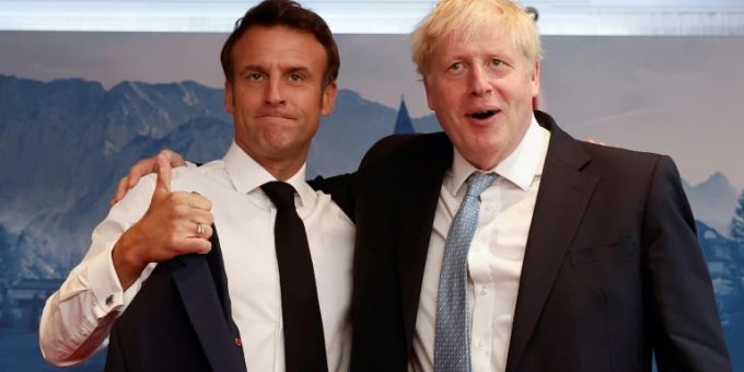 Johnson (rechts) mit Frankreichs Präsident Macron Johnson (rechts) mit Frankreichs Präsident Macron