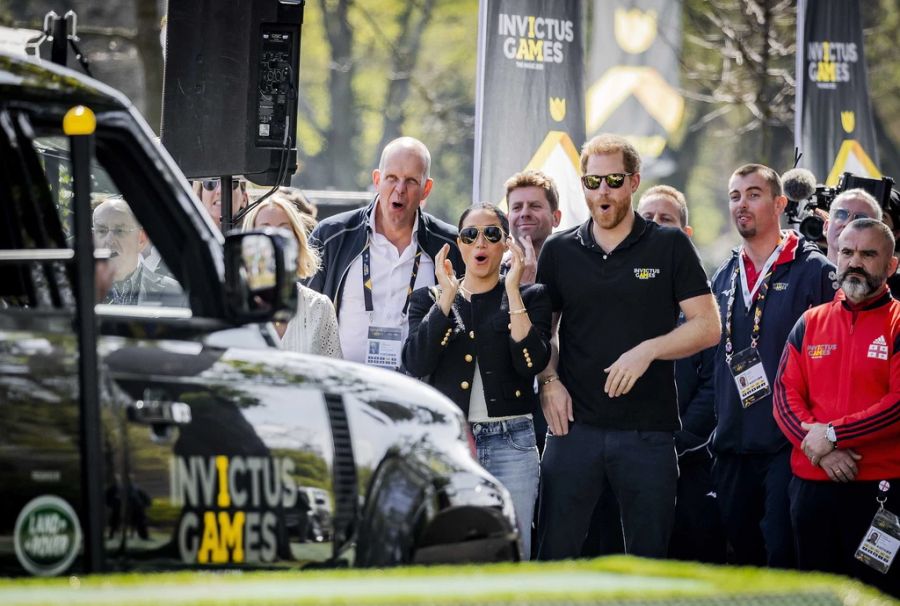 Das Paar hatte am Samstag bei der Jaguar Land Rover Driving Challenge in den Niederlanden sichtlich Spass.