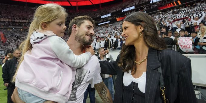 Kevin Trapp mit seiner Frau Izabel Goulart. Kevin Trapp Eintracht Frankfurt
