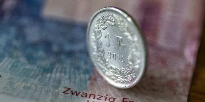 Der Franken wird immer stärker während der Euro auf eine Rekordtief fällt. swisscom gewinn