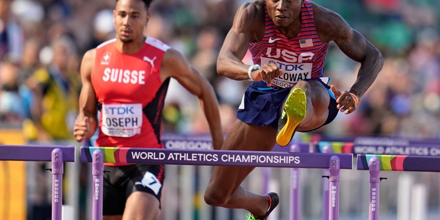 Grant Holloway aus den Vereinigten Staaten gewinnt das Halbfinale im 110-Meter-Hürdenlauf der Männer.