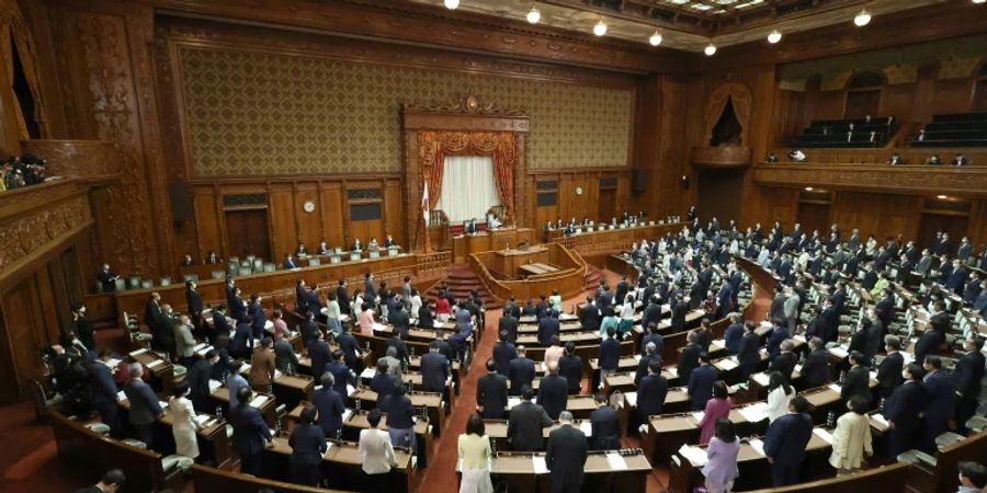 Parlament in Tokio bei Debatte am Mittwoch