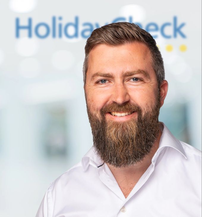 Georg Ziegler leitet bei Holidaycheck die Betrugsverfolgung. Mann Porträtfoto Holidaycheck