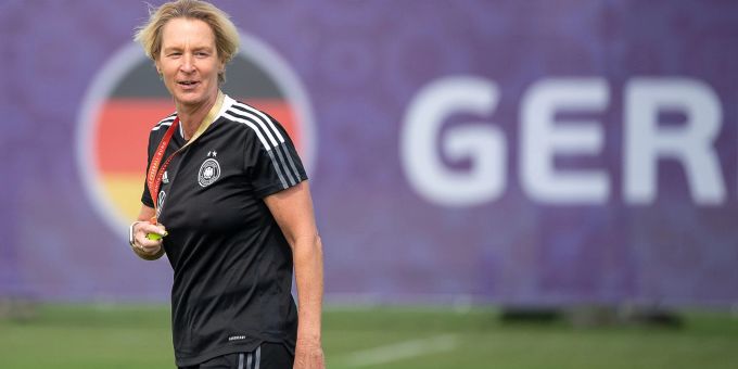Bundestrainerin Martina Voss-Tecklenburg verspricht vollen Einsatz. Bundestrainerin Martina Voss-Tecklenburg verspricht vollen Einsatz.